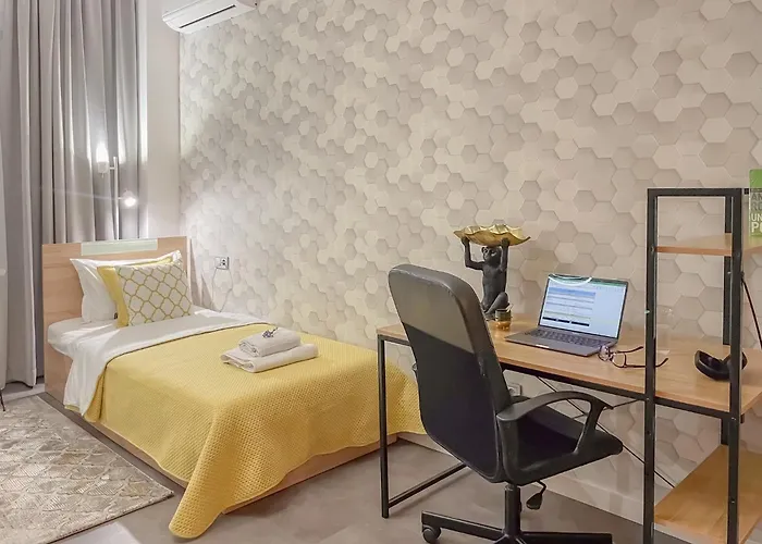 Stylish City Center Apartment By Ndk
